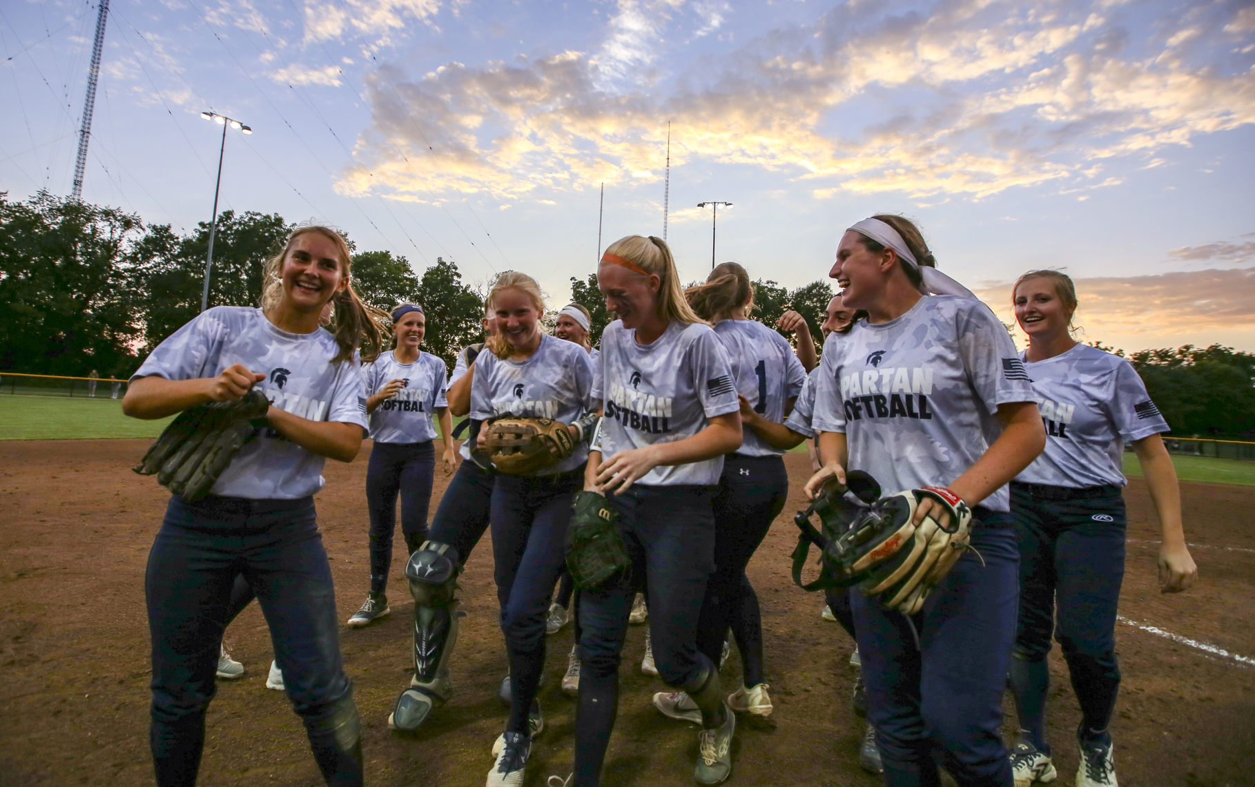 071018-softball-final-008